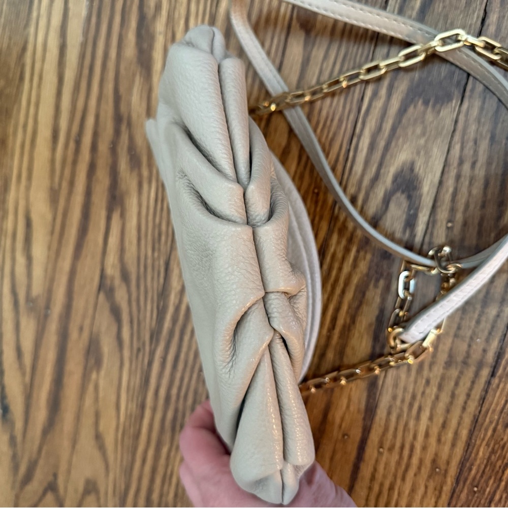 Marc by Marc Jacobs Pebbled Beige Leather Crossbody with Gold Chain - Picture 4 of 4